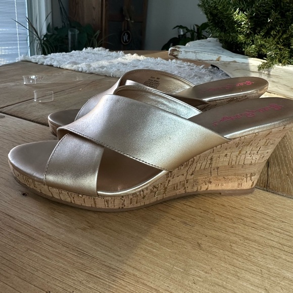 NWT Lilly Pulitzer Gold Wedge Sandals - Picture 6 of 6